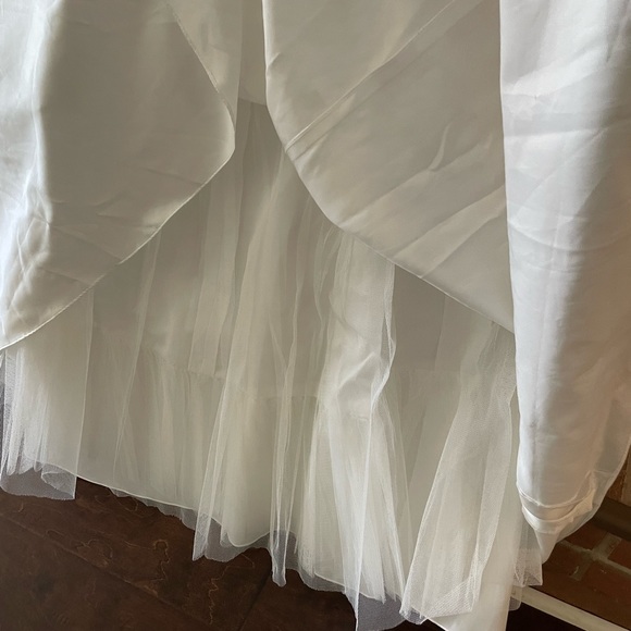 David’s Bridal size 16 softwhite strapless ruched wedding dress with lace - Picture 12 of 15